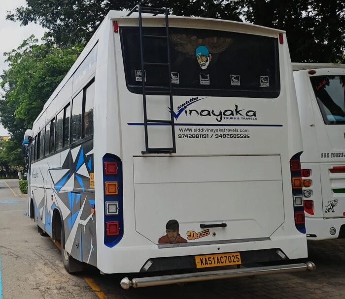 Luxury Bus 21 Seater - Image 5