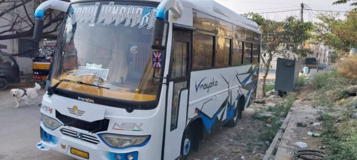 Luxury Bus 21 Seater - Image 4