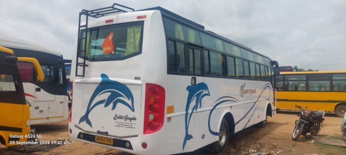 Luxury Bus 40 Seater - Image 7