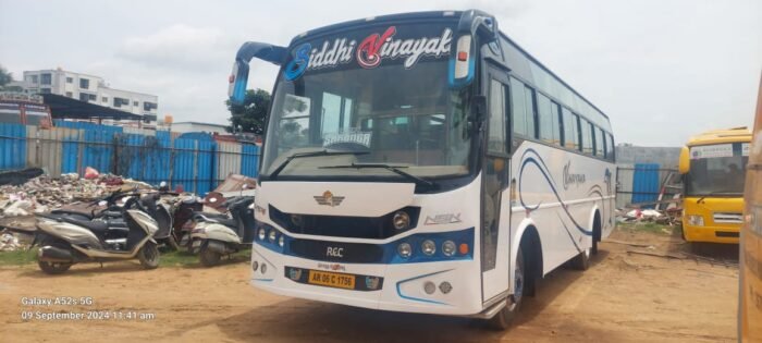 Luxury Bus 40 Seater - Image 6