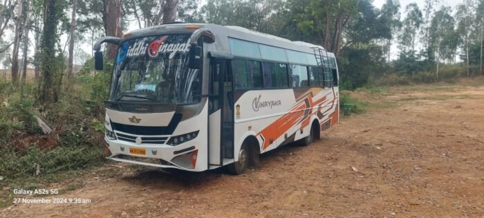 Luxury Bus 33 Seater - Image 3